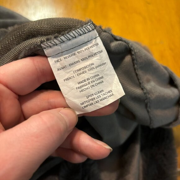 Ugg Pillowcase Grey Fur - Picture 2 of 4